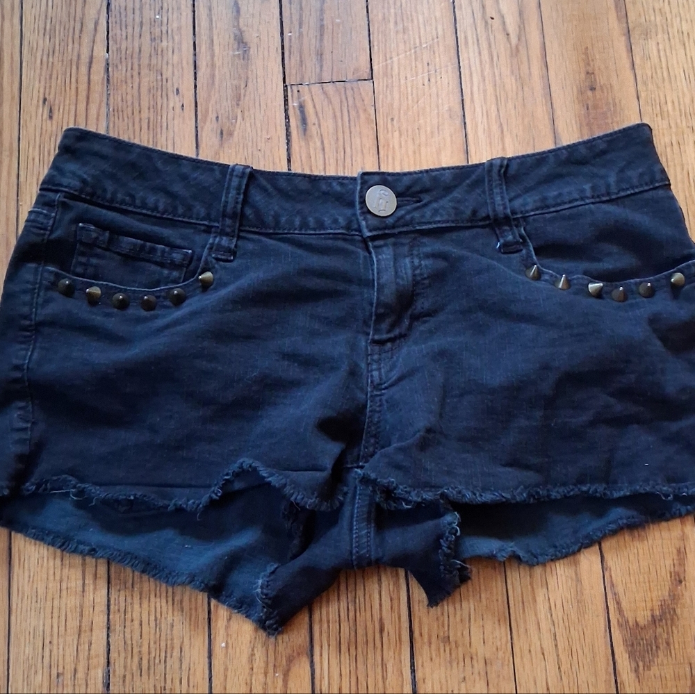 Decree - Women's Junior Size Cutoff Faded Black Studded Denim Shorts. Size 5